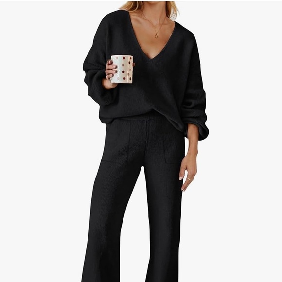 Black Wide Leg Pants and V Neck Top Set - Picture 1 of 4